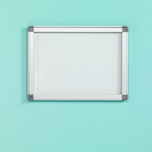 Binnen-/buitenvitrine Recto – Glazen vleugeldeur met gasveer